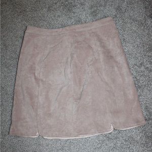 A nude and pinkish tent skirt! It’s a size small and true to the size!